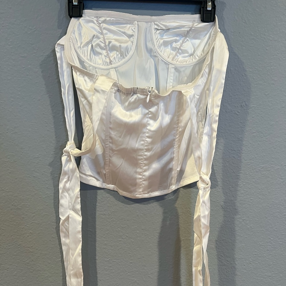 Women Gisele Satin Sleeveless Top - Picture 2 of 3